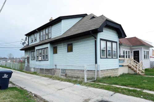 3919 7th St, Milwaukee, WI 53212-1102