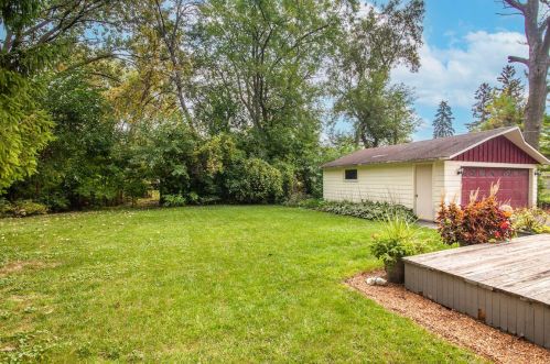 6038 Ironwood Ln, Milwaukee WI 53217-4423 exterior