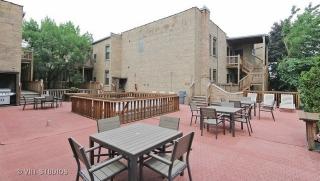 841 Barry Ave, Chicago IL  60657-4439 exterior