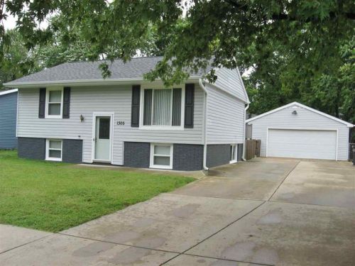 1305 Georgeanna Dr, Pekin, IL 61554-2403