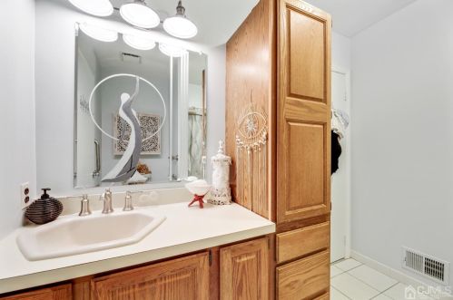 81 Pheasant Run, Edison NJ 08820-2943 exterior