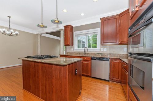 2305 Abby Rd, Edgewater MD 21037-2906 exterior