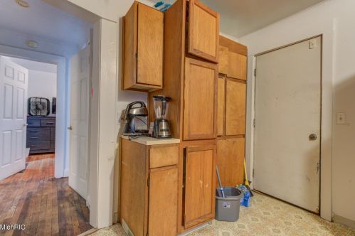 528 Creston St, Meskegon MI 49442-2262 exterior