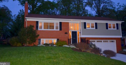 1321 Ivanhoe St, Alexandria, VA 22304-1508