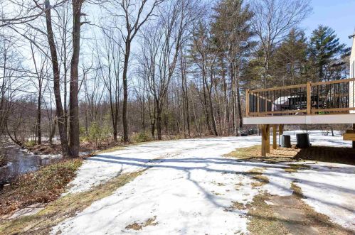 8 Foxglove Ter, Concord NH 03303-3419 exterior