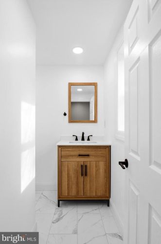 5438 Delancey St, Philadelphia PA  19143-1409 exterior