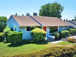 353 159th St, Seattle, WA 98155-5725