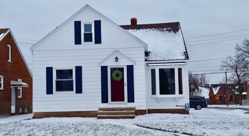 7711 Whittington Dr, Cleveland OH  44129-4412 exterior