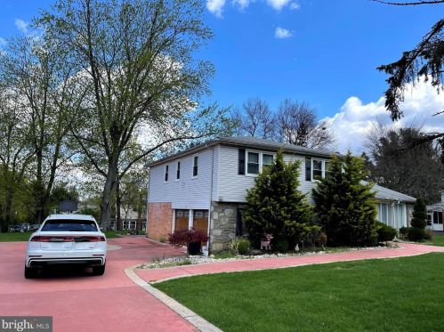 871 Oriole Ln, Huntingdon Valley, PA 19006-3432