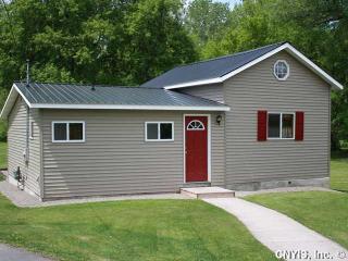 422 Falls Blvd, Chittenango, NY 13037-1813