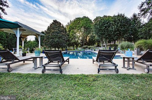 13606 Mt Prospect Dr, Rockville MD 20850-3510 exterior