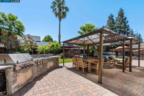 1868 Renee Way, Concord CA 94521-1525 exterior