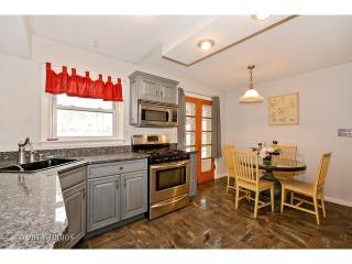 211 Rosedale Ave, Aurora IL  60506-4532 exterior