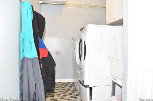 5300 Riverwalk Trl, Commerce Township MI 48382-2842 exterior