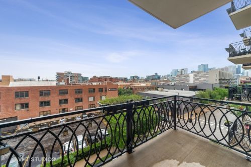 1201 Adams St, Chicago IL  60607-2801 exterior