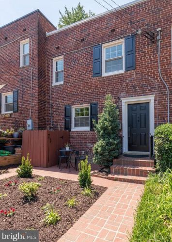 252 Burgess Ave, Alexandria, VA 22305-1903