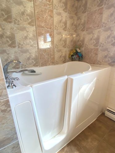 8355 Kedvale Ave, Chicago IL 60624-3529 exterior