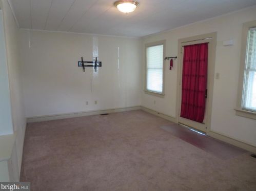 15 Oakland Ave, Camden NJ 08107-1211 exterior