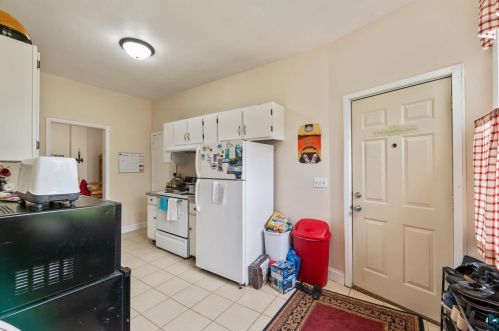 2207 3 St, Duluth MN 55805-1856 exterior