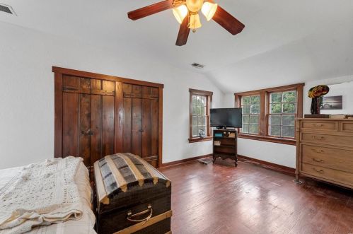 1360 Coburg Lands Dr, Saint Louis MO 63137-3008 exterior