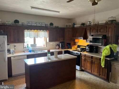 130 Lumber St, Littlestown PA 17340-1626 exterior