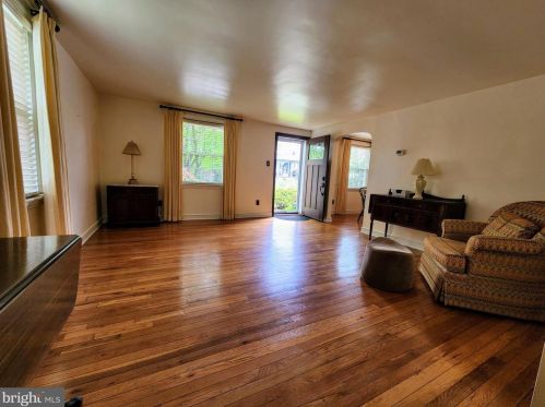 136 School Ln, Media PA 19064-2519 exterior