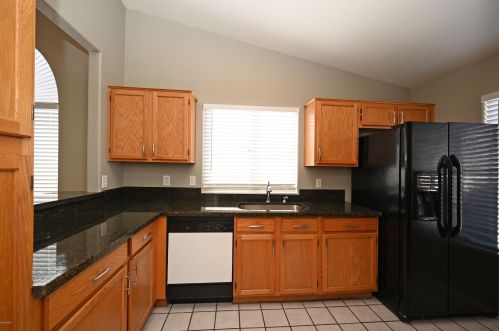 7043 28th Ave, Phoenix AZ  85051-8452 exterior