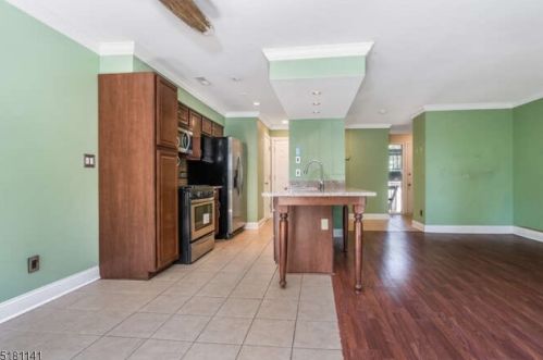 35 Sam Bonnell Dr, Clinton, NJ 08809-1103