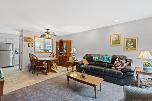 23 Commodore Cmns, Derby, CT 06418-2149