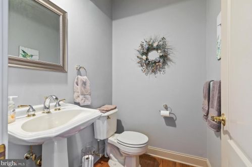 300 Country Mdw Dr, Lancaster PA 17602-1481 exterior