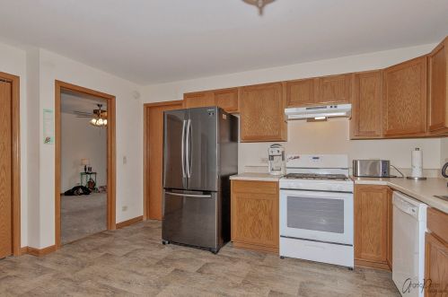 661 Pr Rdg Dr, Bull Valley IL 60098-4189 exterior