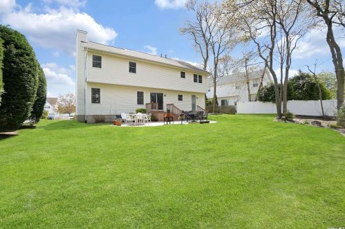 54 Long House Way, Commack NY 11725-1362 exterior