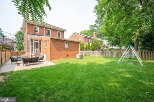 301 Raymond Ave, Alexandria VA 22301-1037 exterior