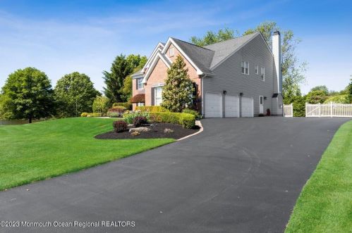 54 Country Vw Dr, East Freehold NJ 07728-9024 exterior