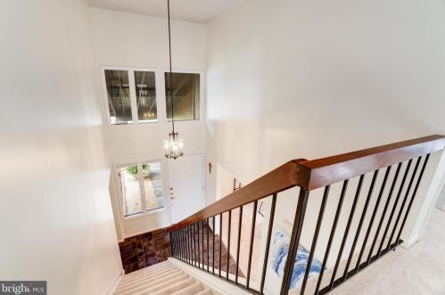 5213 Bradfield Dr, Springfield VA 22015-1614 exterior