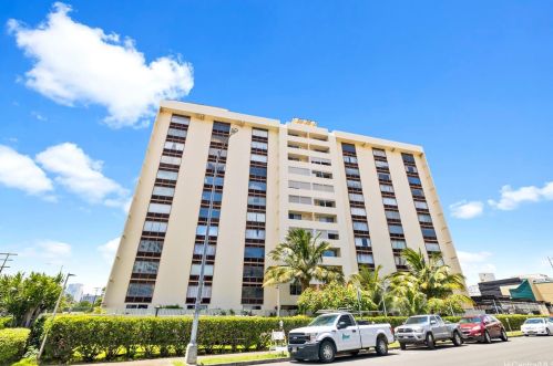 910 Ahana St, Honolulu HI  96814-2421 exterior