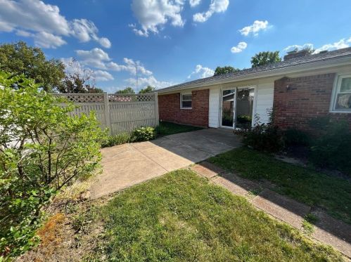 9424 Crestwood Mnr Dr, Saint Louis MO 63126-2805 exterior