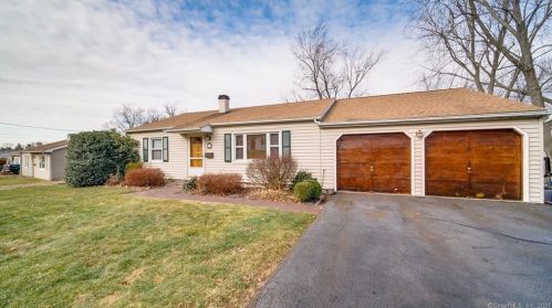 17 Norman Ave, Wallingford, CT 06492-3930