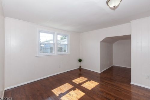 70 Lindsley Ave, Irvington NJ 07111-1749 exterior