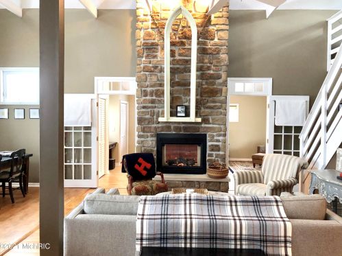 6856 118 Ave, Fennville MI 49408-9766 exterior