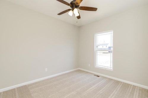 150 Village Circle Dr, Winfield MO 63389-2051 exterior