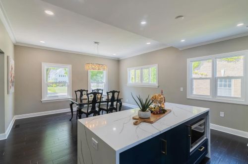 2726 Beverly Rd, Milwaukee WI  53211-2438 exterior