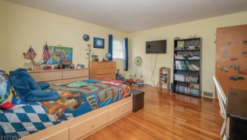 36 Longview Dr, Whippany NJ exterior