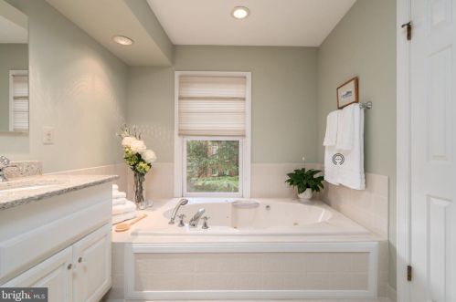 1532 Hampton Hill Cir, Mc Lean VA  22101-6020 exterior