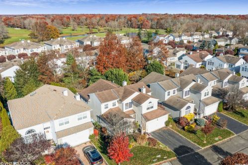 30 Windwatch Dr, Hauppauge NY 11788-3348 exterior