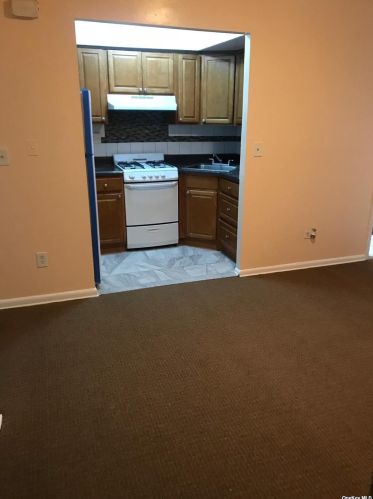 1040 Burke Ave, Bronx NY  10469-3804 exterior