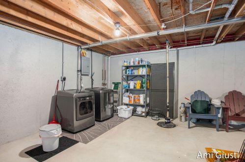 1900 Burton, Grand Rapids MI 49506-4620 exterior