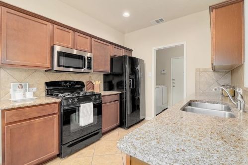 1211 Sunny Mdw Loop, Georgetown TX 78626-7090 exterior