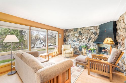 2331 24th St, Duluth, MN 55811-3111