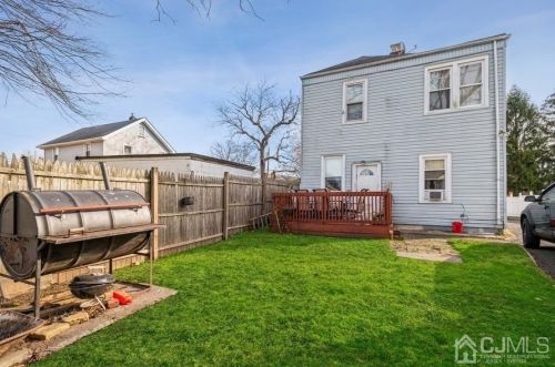 1696 Winfield St, Rahway NJ 07065-3539 exterior